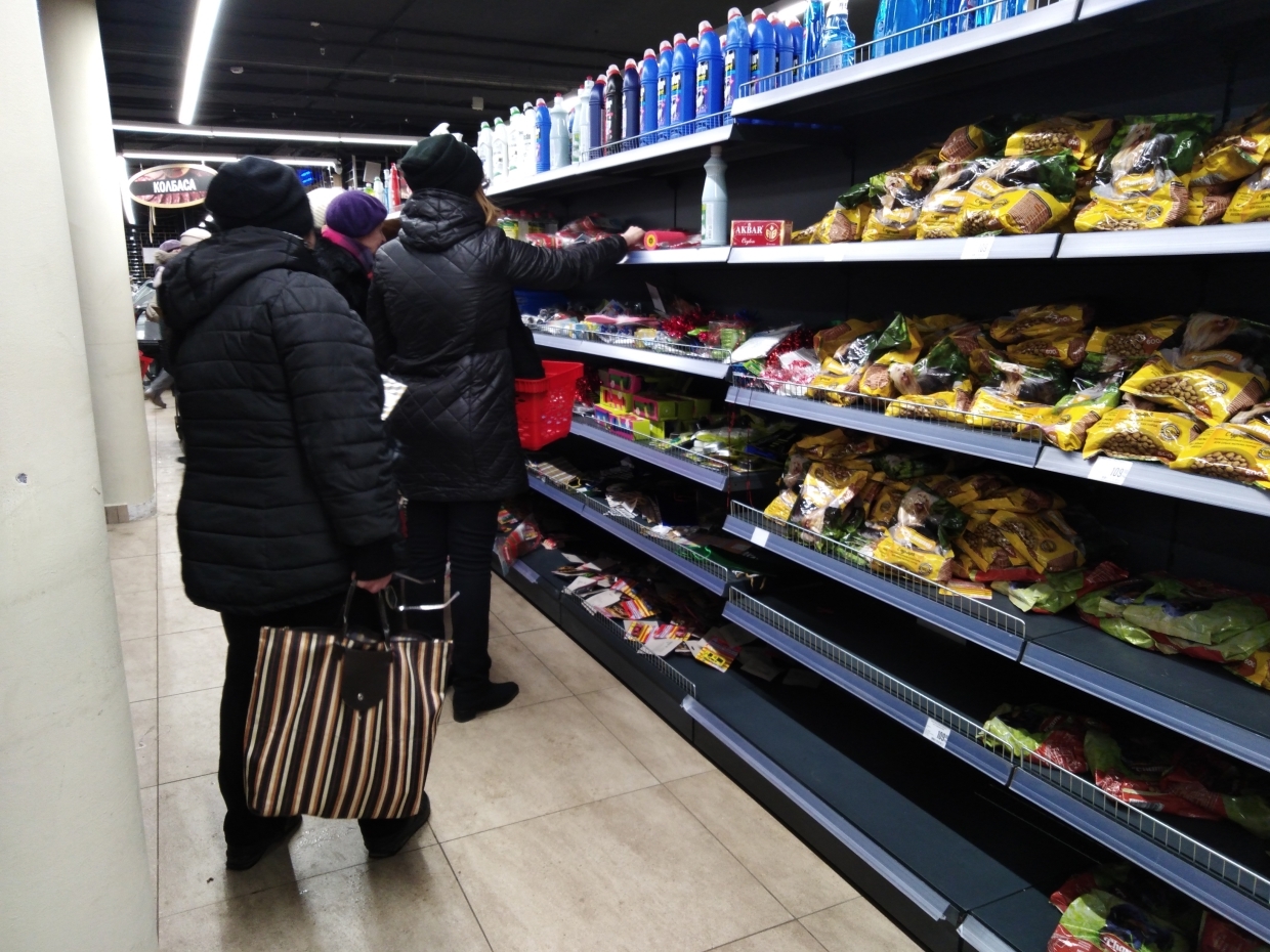 Доставка сейчас спб. Магазин Спар закрыт. Закрытие магазинов Спар в СПБ. Полки паразиты в супермаркетах. Питерский Спар закрылся.