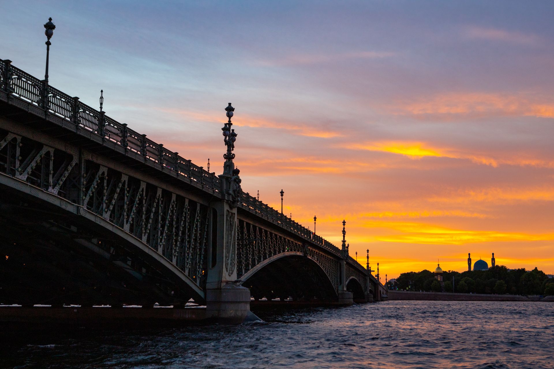 Мост на берегу Петропавловской