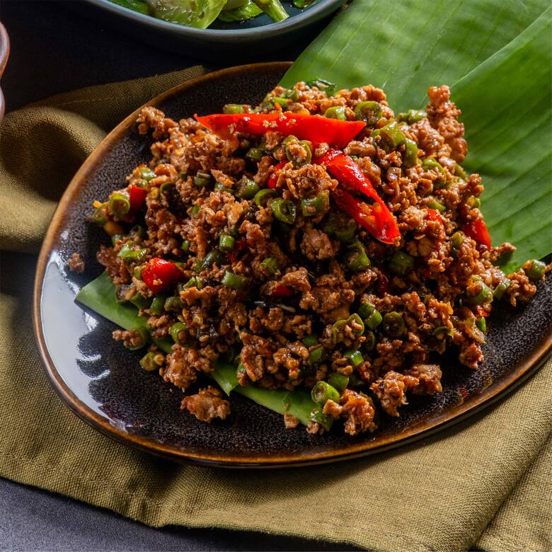Stired Fried Chicken Basil Leaves
