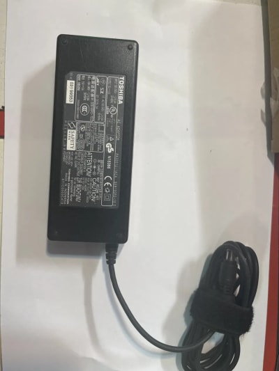 Toshiba Orijinal Laptop Adaptörü 15V 5A – PA3201U-1ACA – 2. El