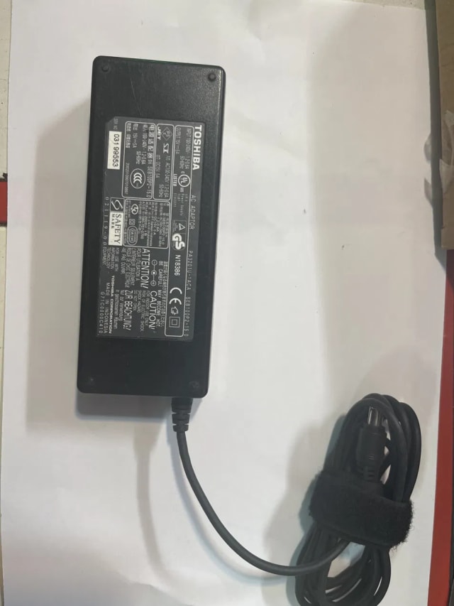 Toshiba Orijinal Laptop Adaptörü 15V 5A – PA3201U-1ACA – 2. El