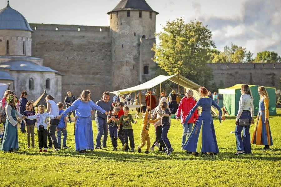 Празднование 99-летия Ленинградской области в Ивангороде