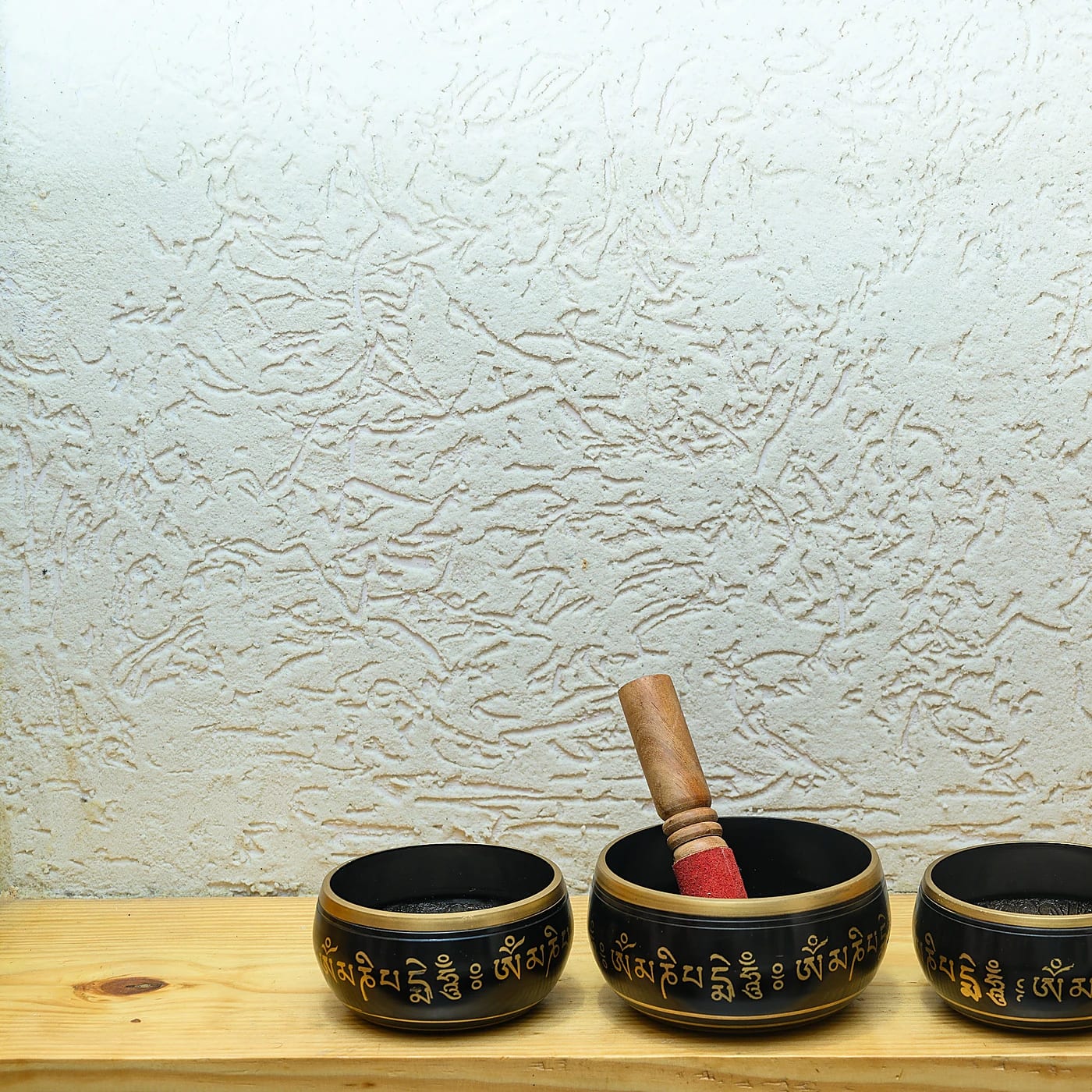 sacred-tibetan-mantra-etched-singing-bowl-set