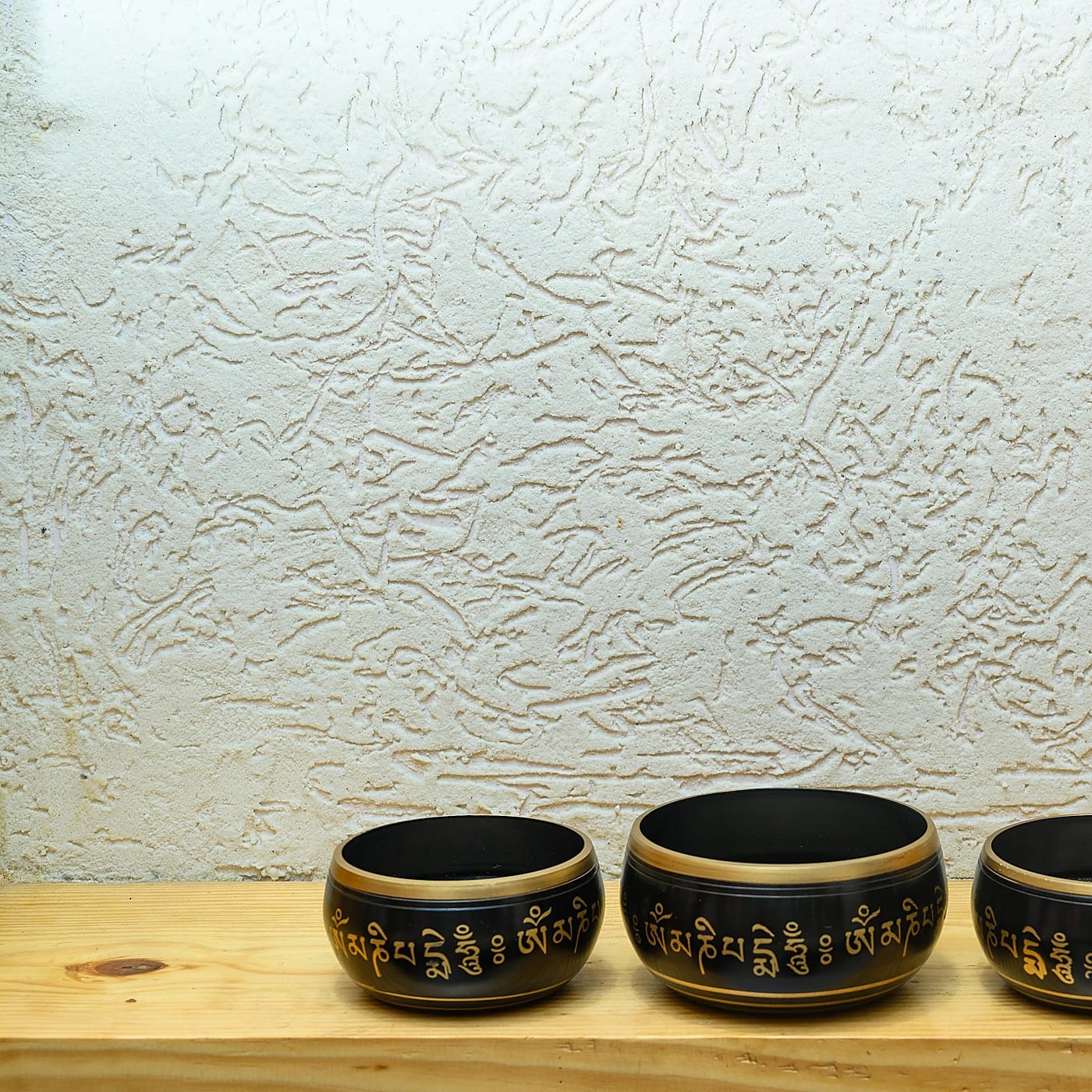 sacred-tibetan-mantra-etched-singing-bowl-set