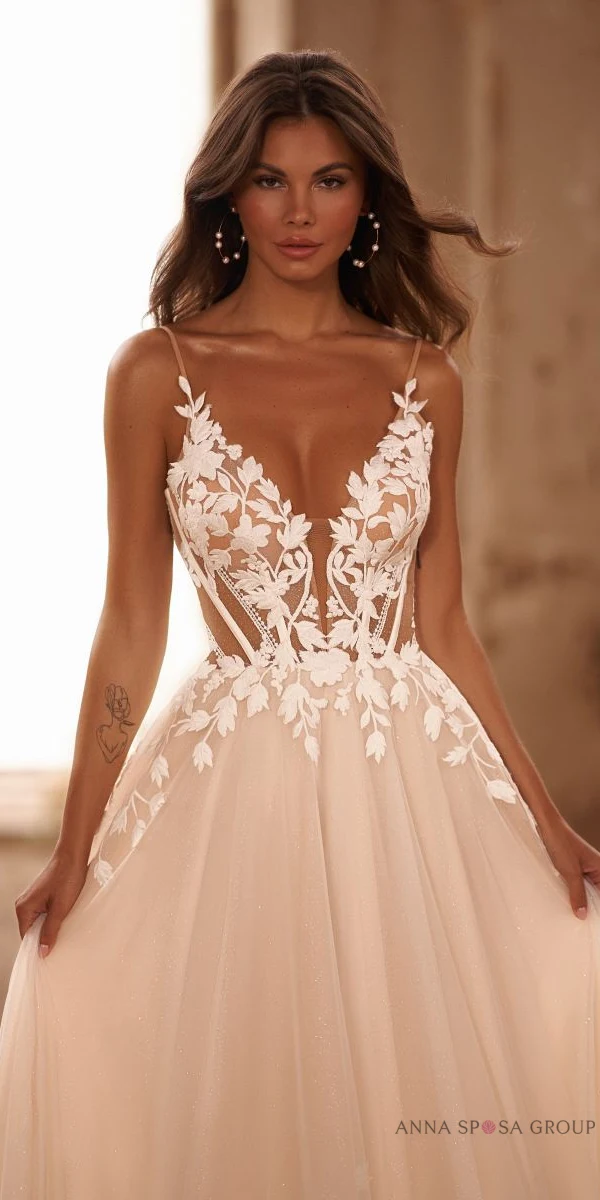 Robe de mariée princesse Emile en dentelle pailletée – dos nu et coupe évasée – Monica Mariage Toulouse