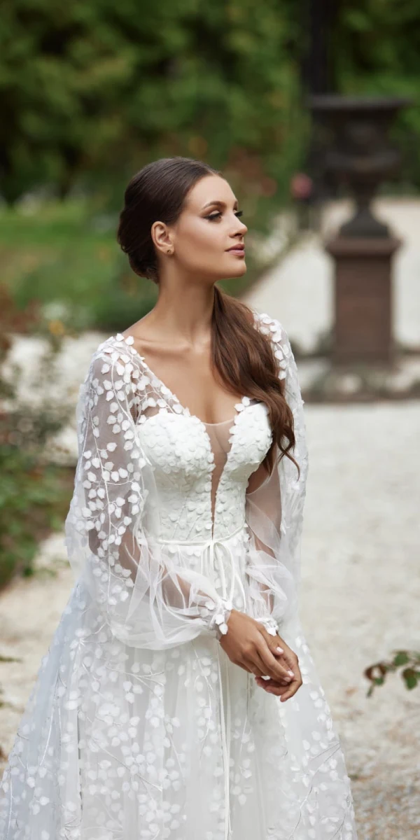 Robe de mariée Luni décolleté plongeant boutique mariage Toulouse Monica Mariage