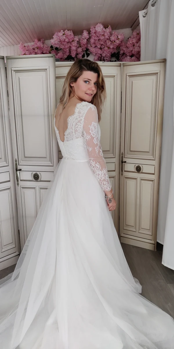 Robe Manche dentelle fine, jupe en tulle