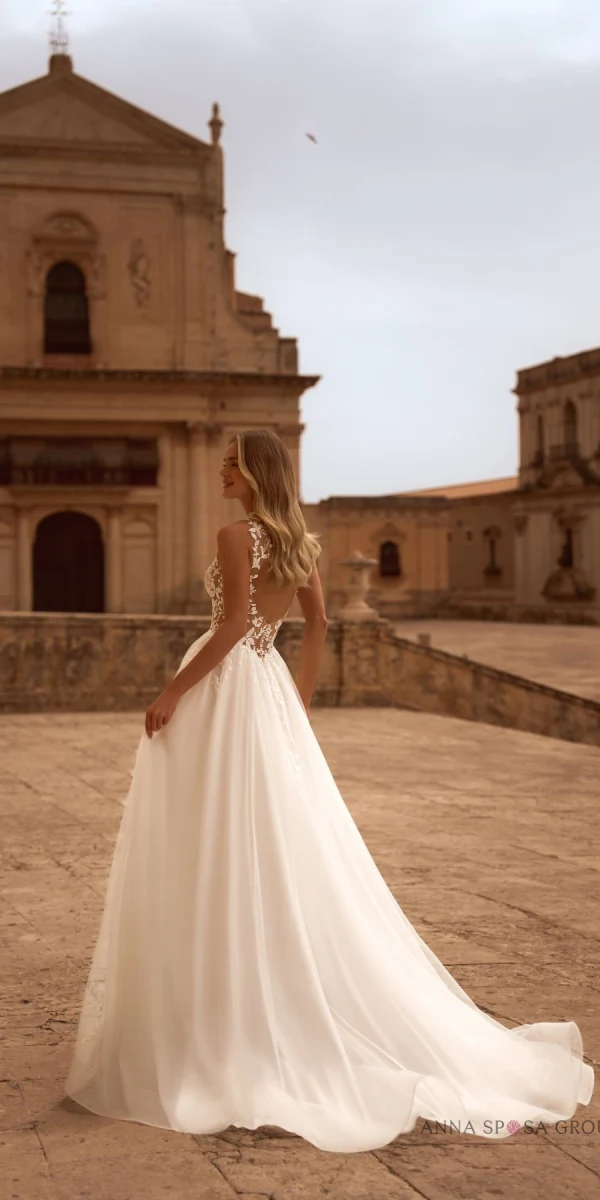 Vue de dos de la robe de mariée Banta montrant la dentelle illusion - Monica Mariage Toulouse
