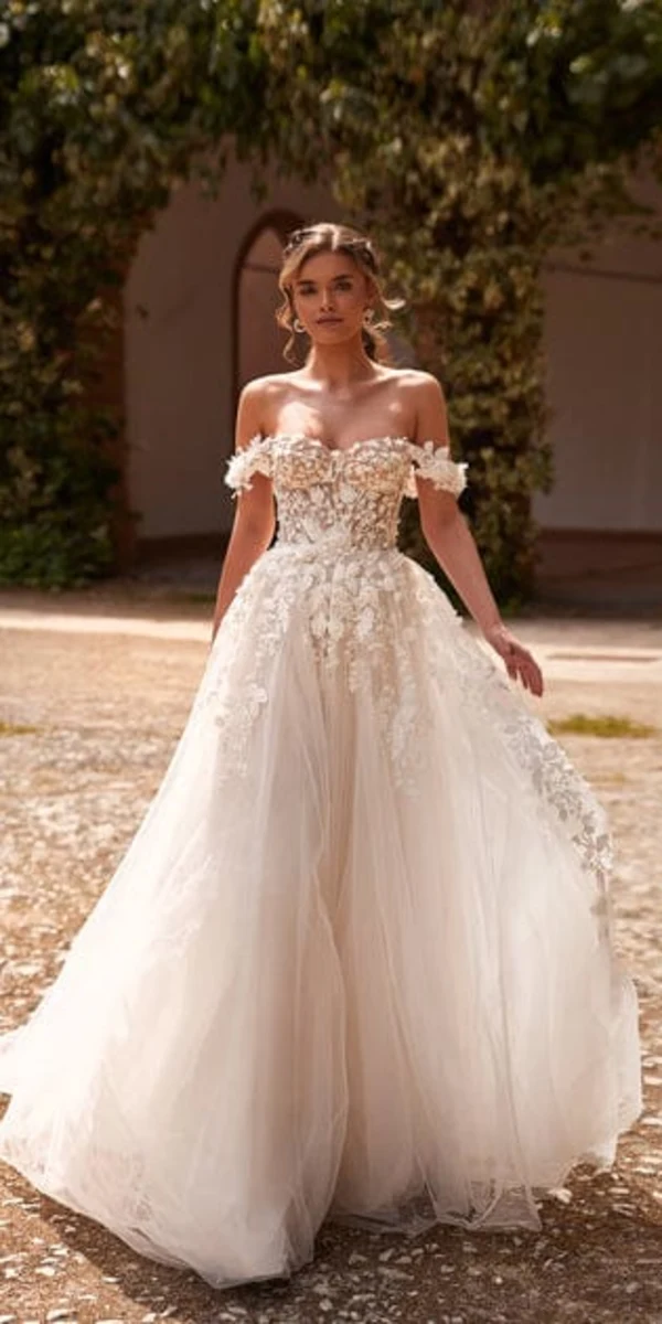 Vue complète de la robe de mariée Mia de DAMA Couture - Monica Mariage Toulouse