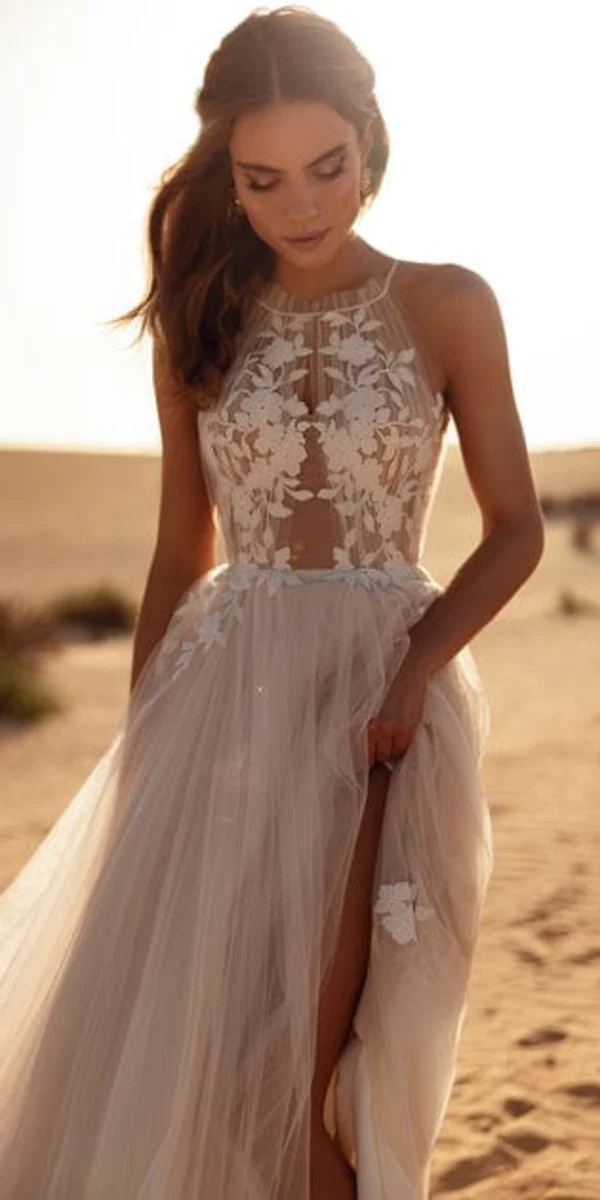 Robe de mariée bohème Ellie avec col américain et jupe en tulle - Monica Mariage Toulouse