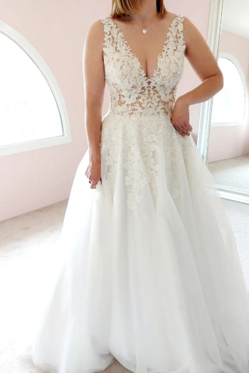 Robe de mariée princesse Glamour taille 38 – décolleté V dentelle et jupe en tulle fluide – Monica Mariage Toulouse