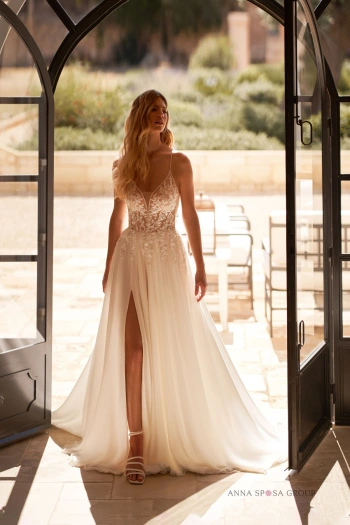 Robe de mariée bohème-chic Jude (traine en dentelle perlée)