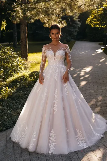 Robe de mariée princesse manches longues dentelle illusion jupe tulle volumineuse - vue de face