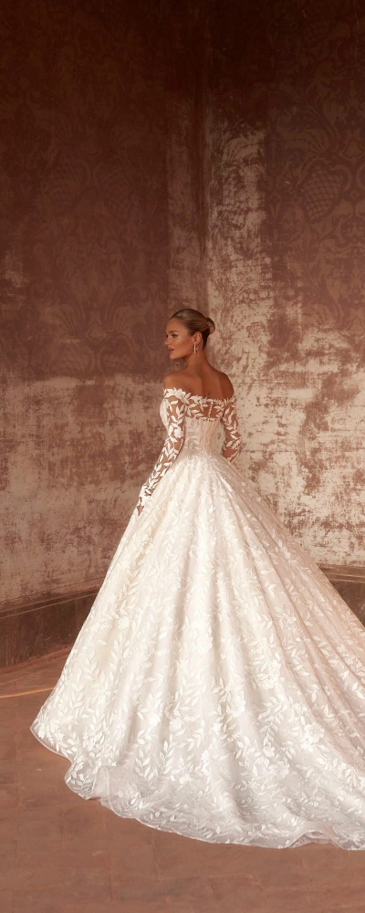 Vue de dos robe princesse épaules dénudées manches illusion traîne majestueuse - magasin robe mariée Occitanie