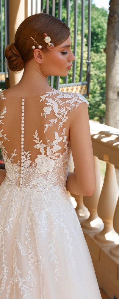 robe mariée dos illusion boutons dentelle feuillage essayage Monica Mariage Haute-Garonne