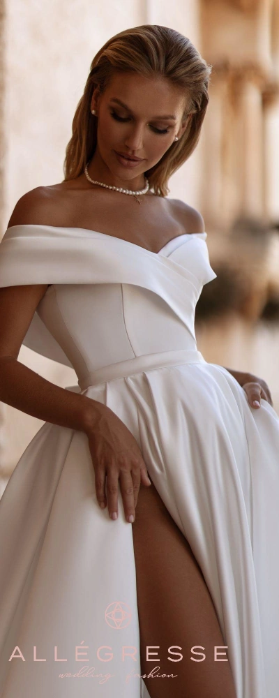 Robe de mariée minimaliste satin off-shoulder drapé fente haute jupe évasée - vue de face