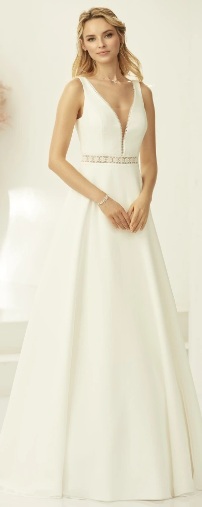 Robe de mariée évasée satin décolleté V ceinture perlée bretelles larges - vue de face