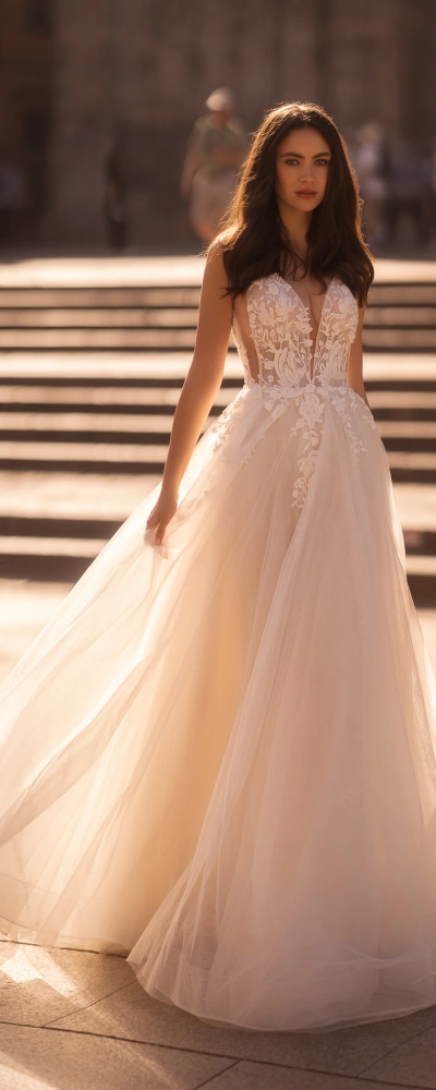 Robe de mariée évasée bustier illusion dentelle florale jupe tulle champagne dos nu