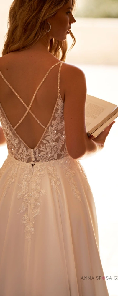 Vue de dos de la robe Jude – dos nu et dentelle florale – robe fluide bohème à Toulouse