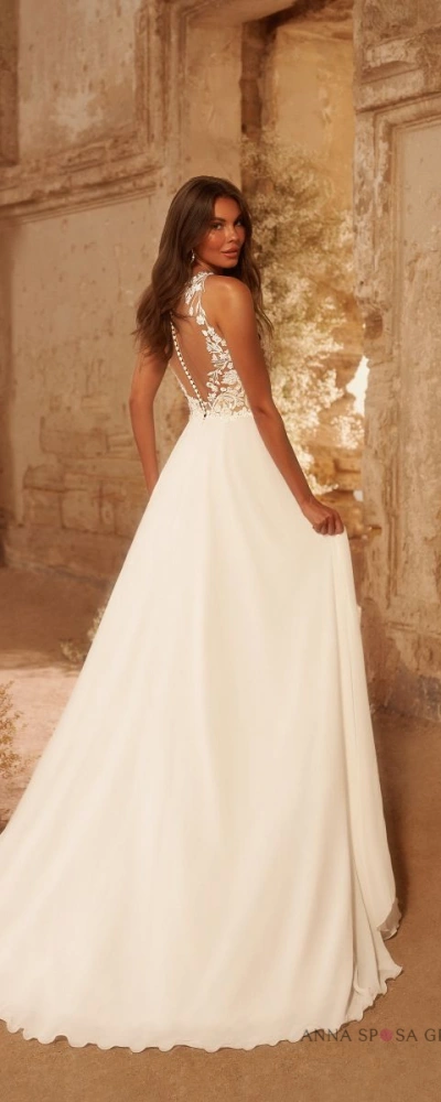 Robe de mariée bohème col américain dos ouvert jupe mousseline traîne - vue de dos
