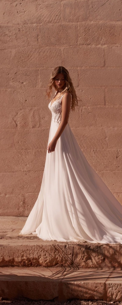 Vue profil robe mariée bohème dentelle feuillage jupe chiffon traîne Monica Mariage