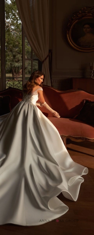Robe princesse Porto traîne satin majestueuse décor château essayage Monica Mariage