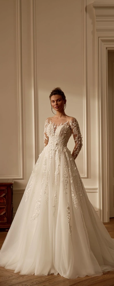 Robe de mariée princesse Sirocco avec manches longues en dentelle florale - Monica Mariage Toulouse