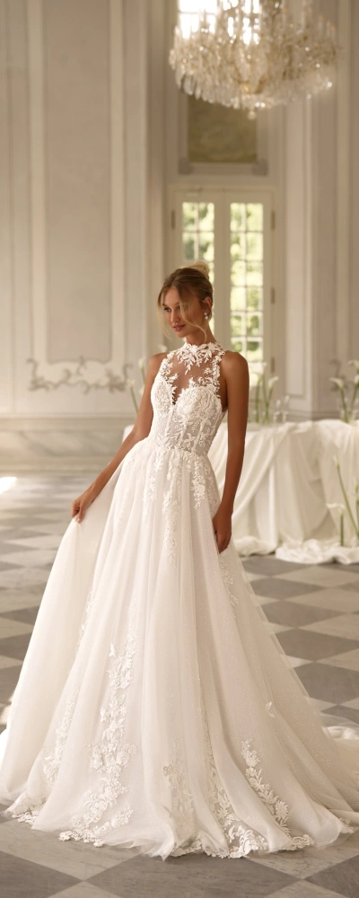 Silhouette complète de la robe de mariée princesse Orange - Monica Mariage Toulouse