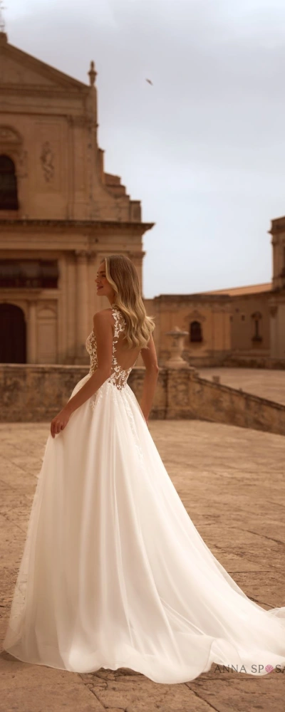 Vue de dos de la robe de mariée Banta montrant la dentelle illusion - Monica Mariage Toulouse