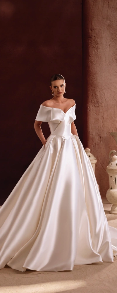 Robe de mariée princesse Avin en satin par DAMA Couture - Monica Mariage Toulouse