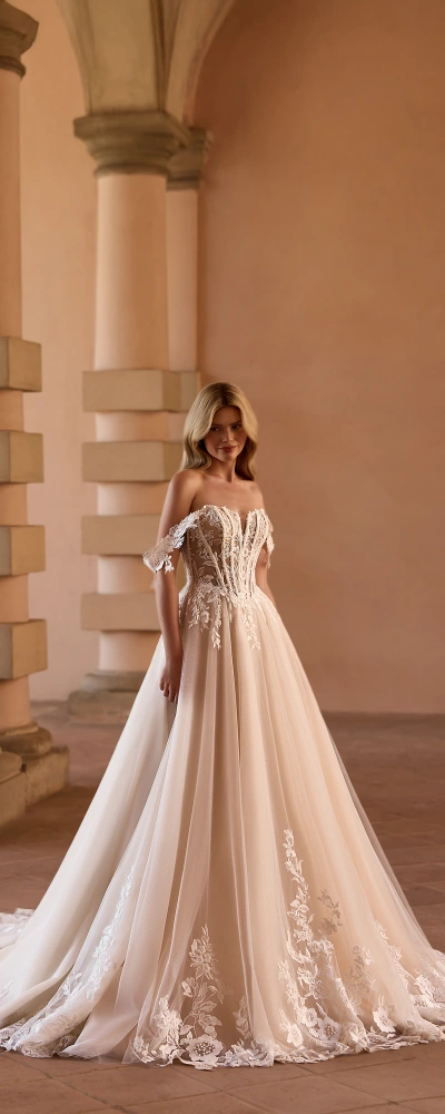 Détail corset structuré robe Bulgarina en dentelle florale – Monica Mariage showroom privé