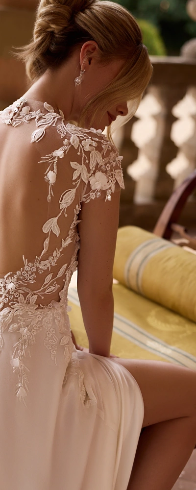 Robe de mariée Zemfira dos nu illusion avec broderies florales blanches