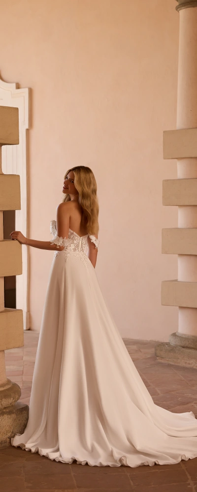 Traîne mousseline robe Arsenia signée Anna Sposa – fente latérale bohème – essayage chez Monica Mariage
