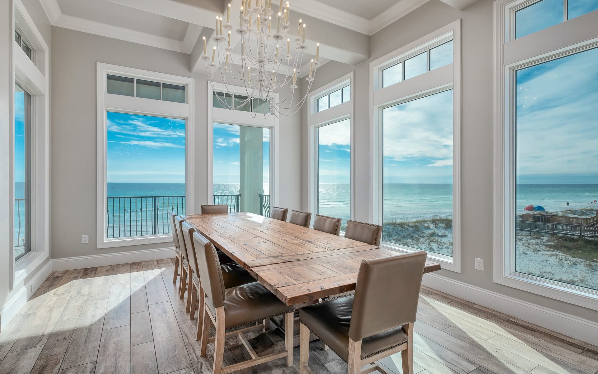 Dining Area with 10 seats Dining Area with 10 seats