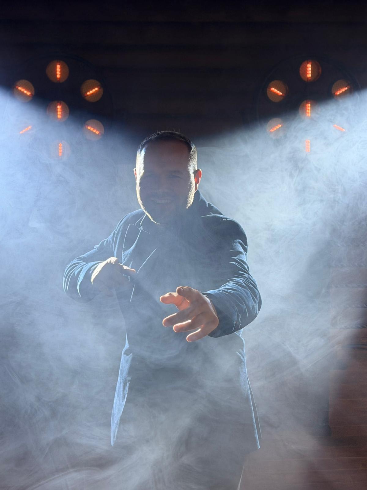 DJ Borii w świetle reflektorów