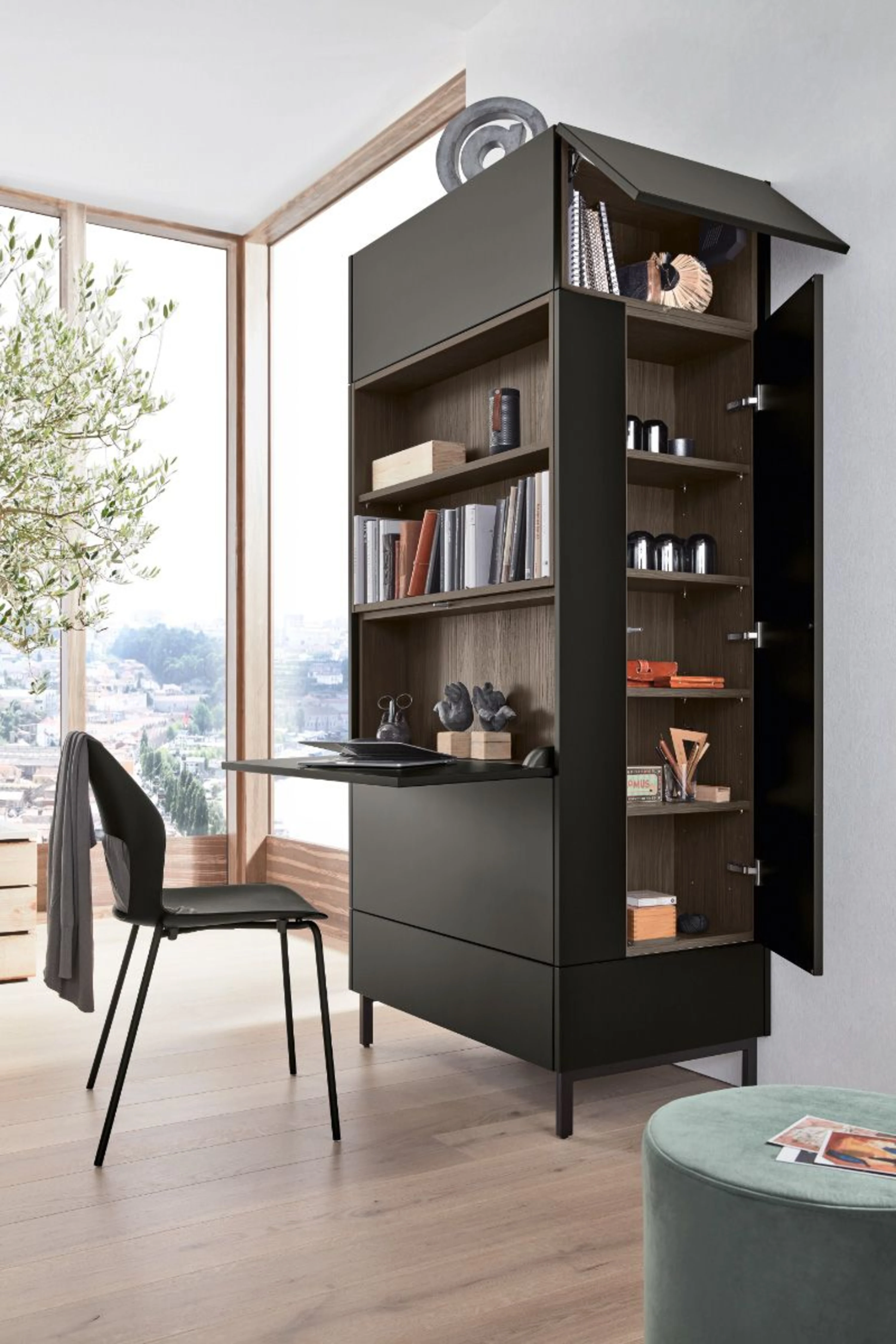 Büroschrank aus Küchenmöbeln kreeirt