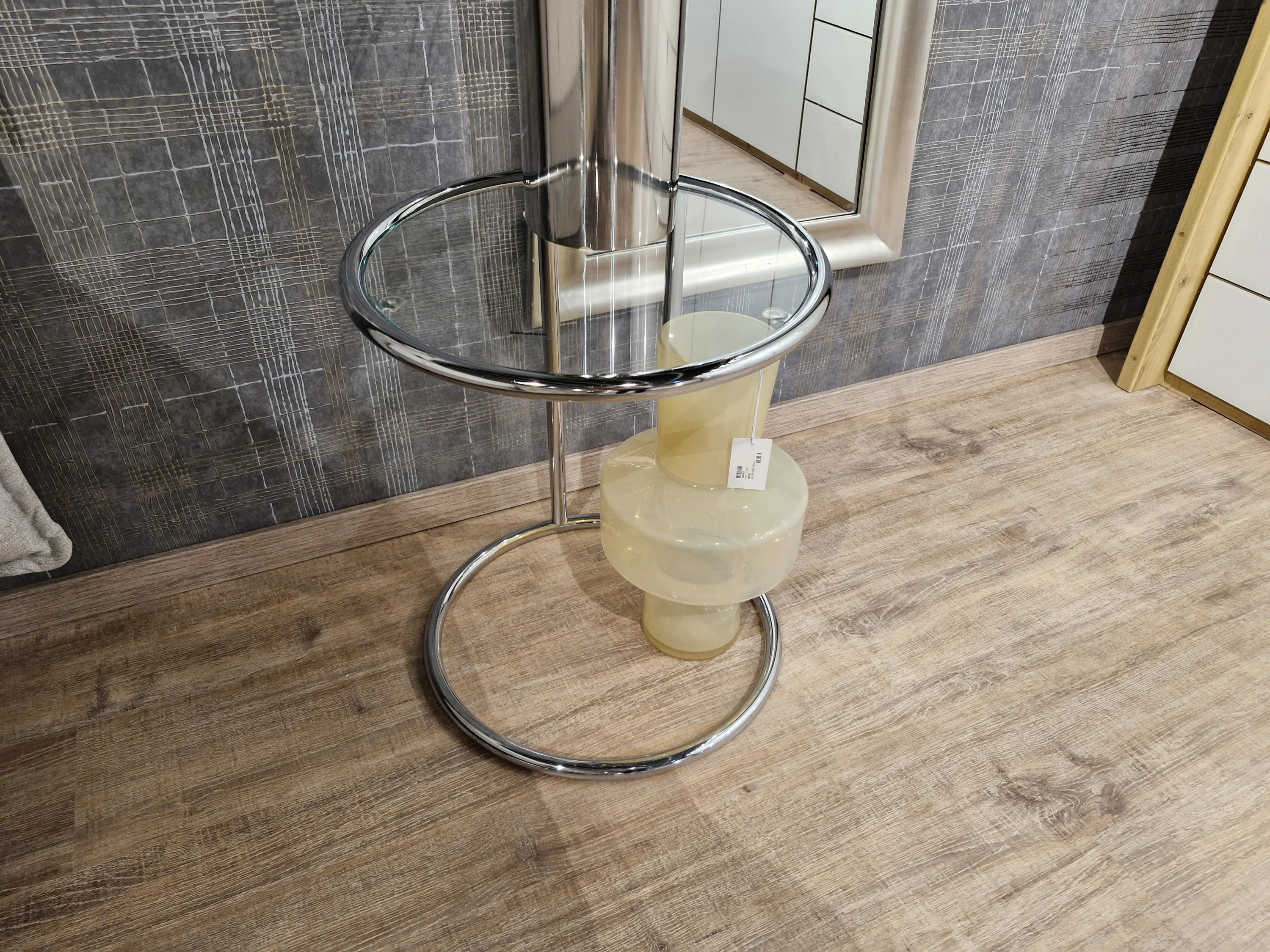 Art Deco Glastisch mit einem Metallsockel