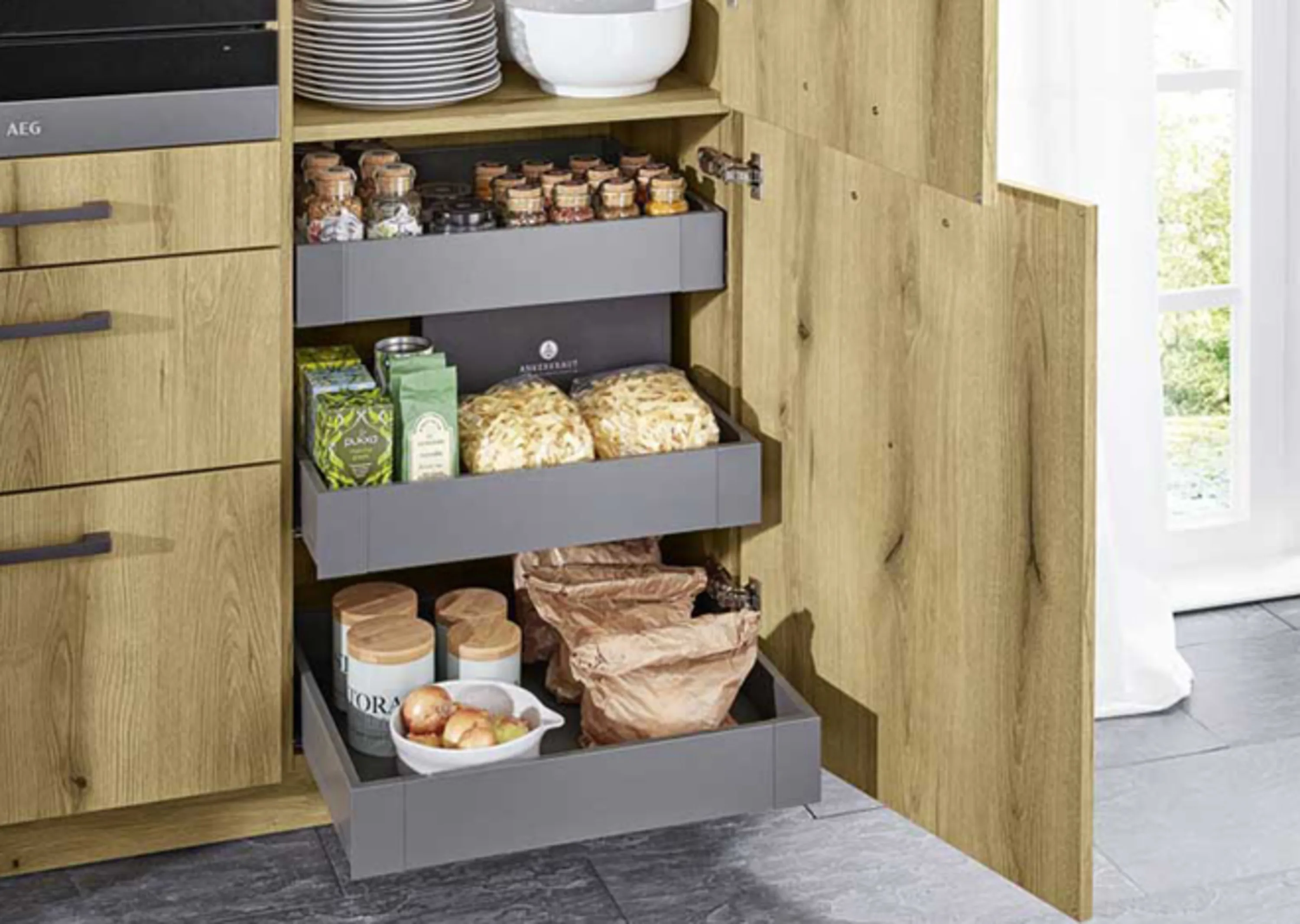 Küchenschrank mit einer Schublade und einer Schüssel