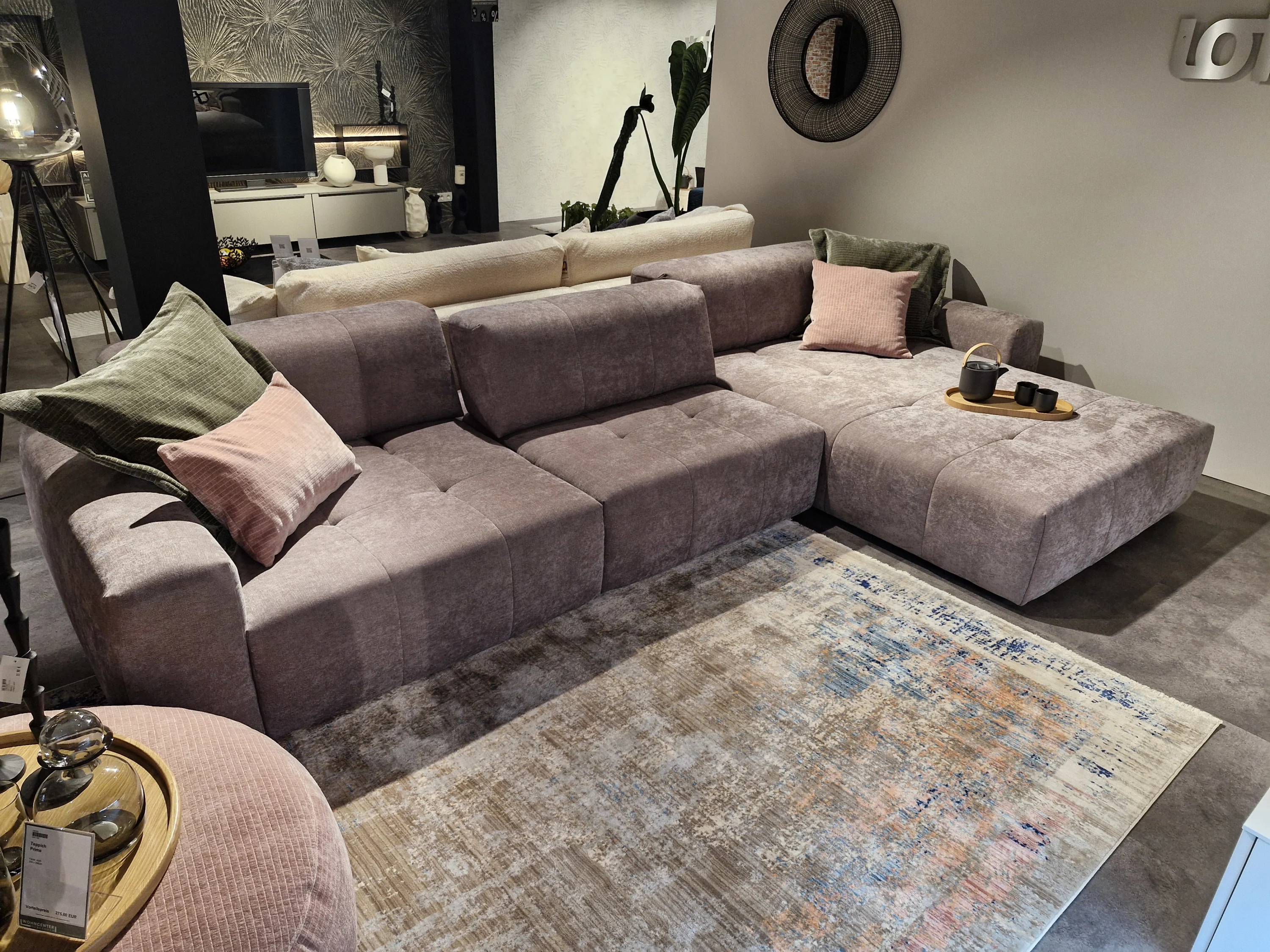 Große Sektionscouch mit einer großen Sektionscouch