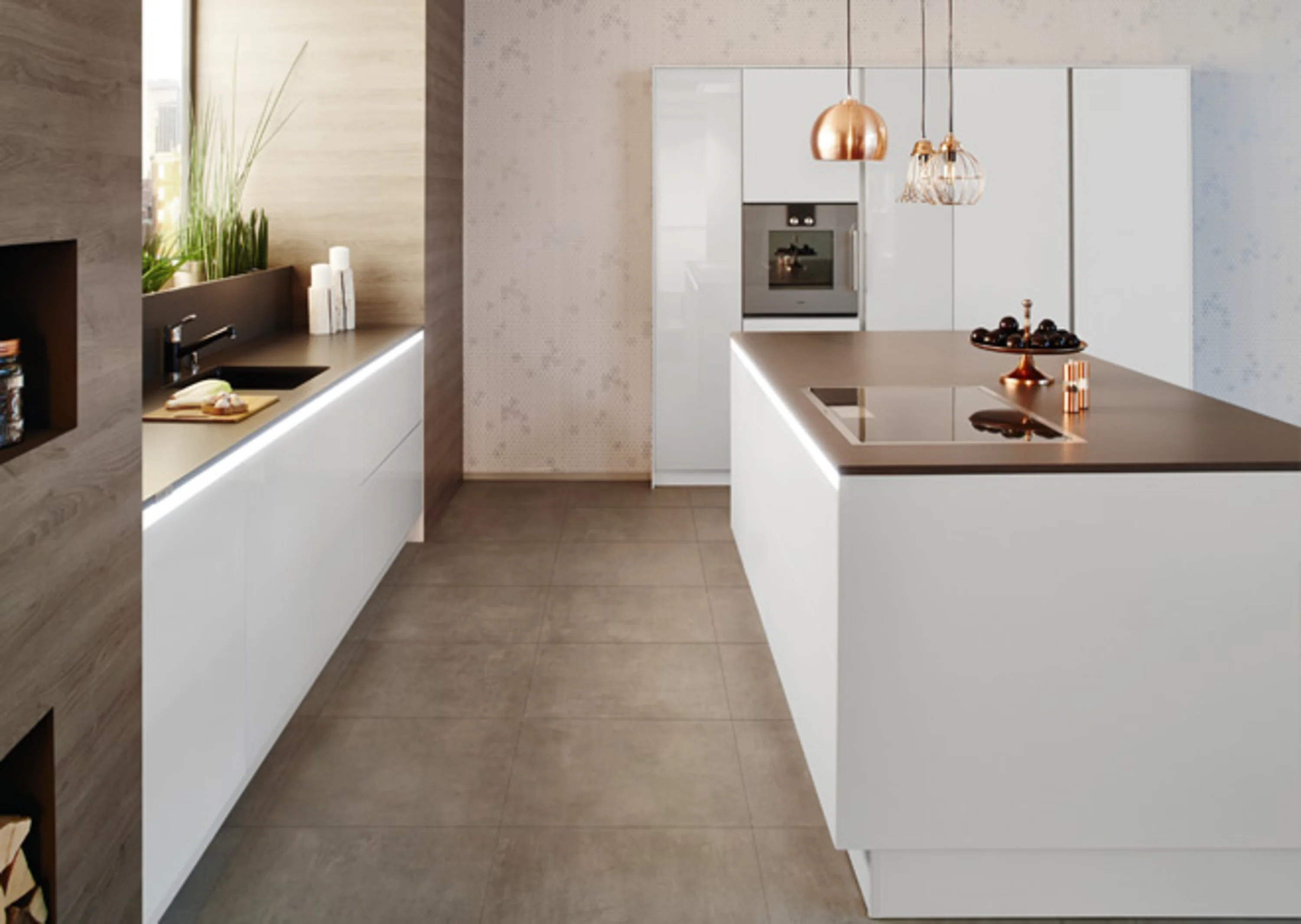 Küche mit einer großen Theke und einem Waschbecken