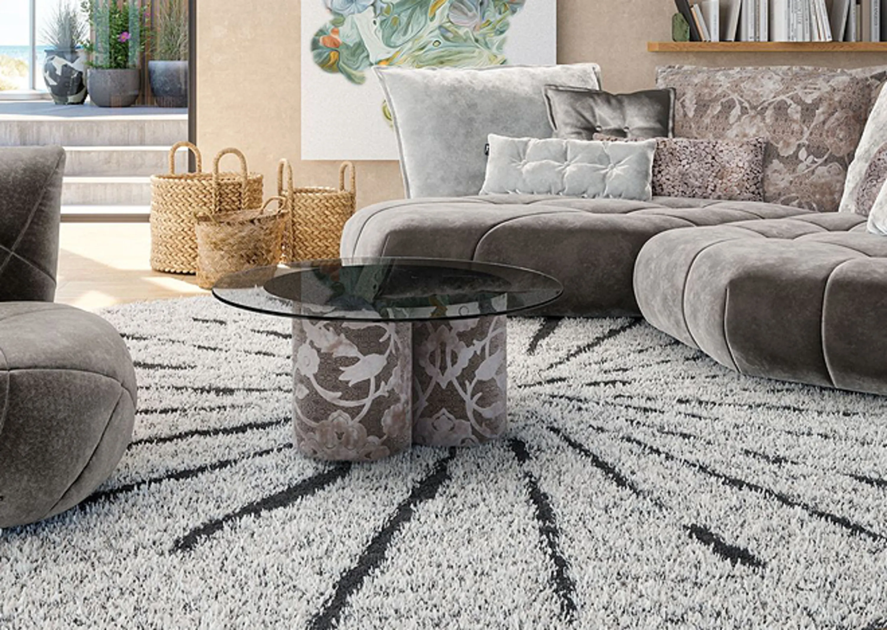 Wohnzimmer mit einem großen Teppich und einer Couch