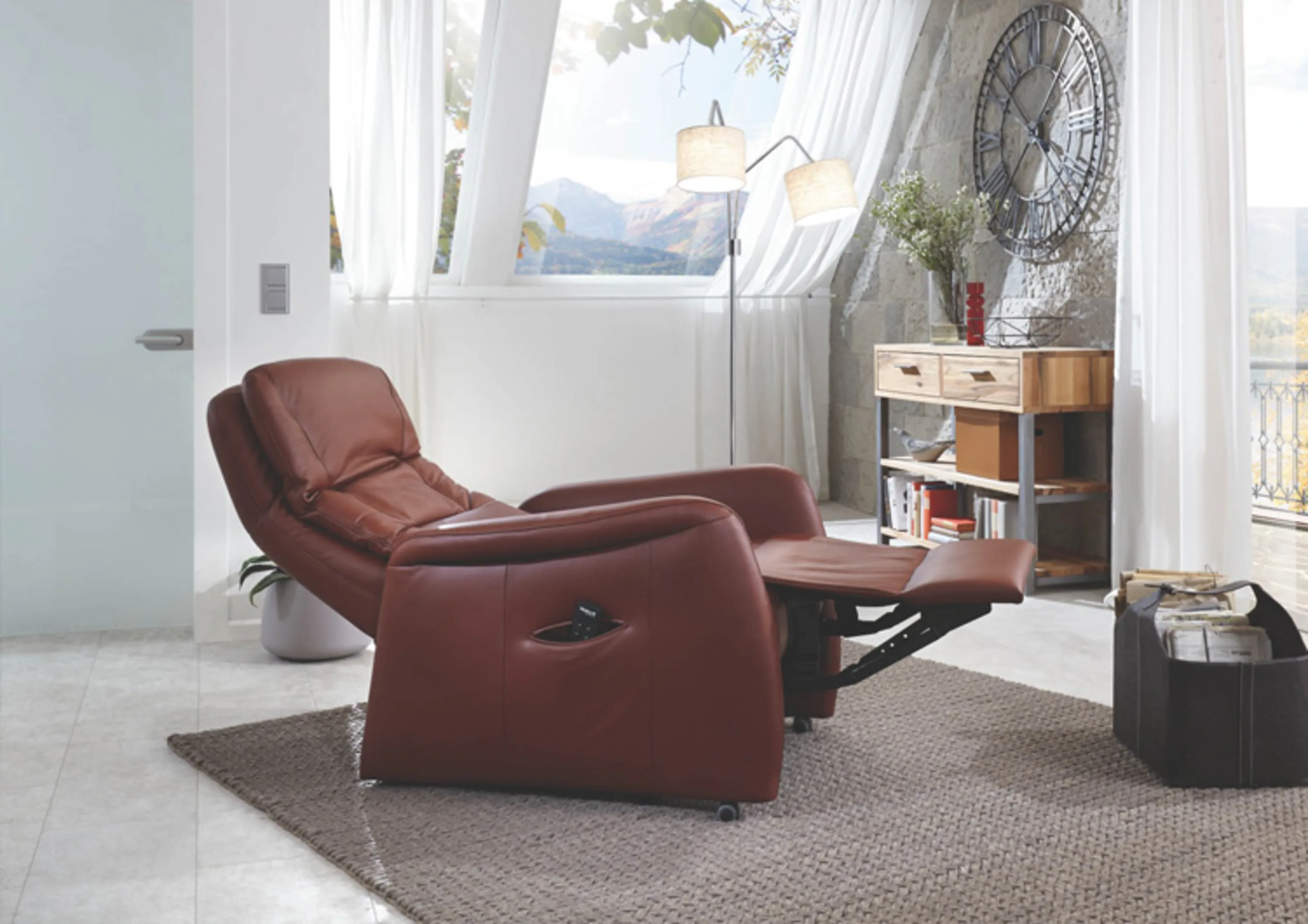 Relaxsessel mit verstellter Fuß und Rückenlehne in Liegeposition