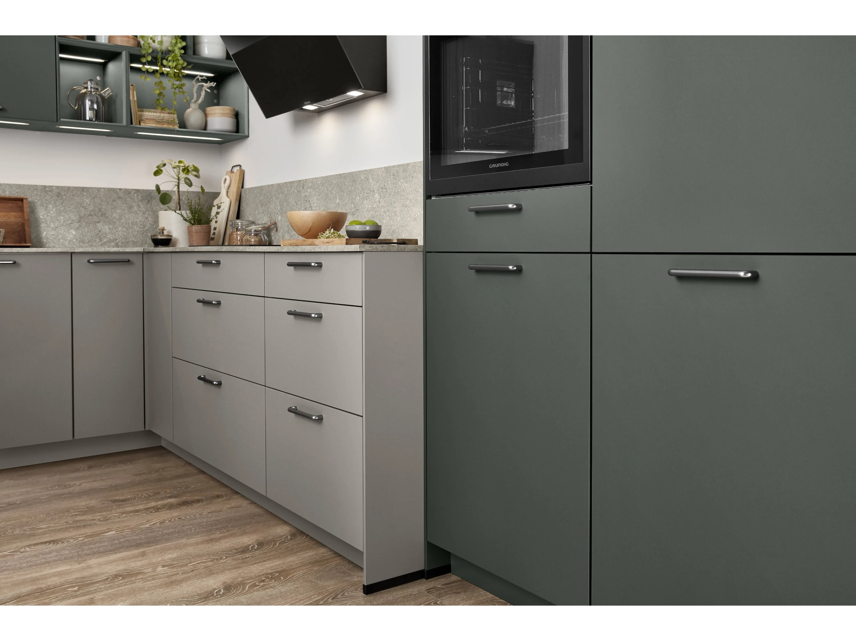 Küche mit Mikrowelle und Mikrowelle