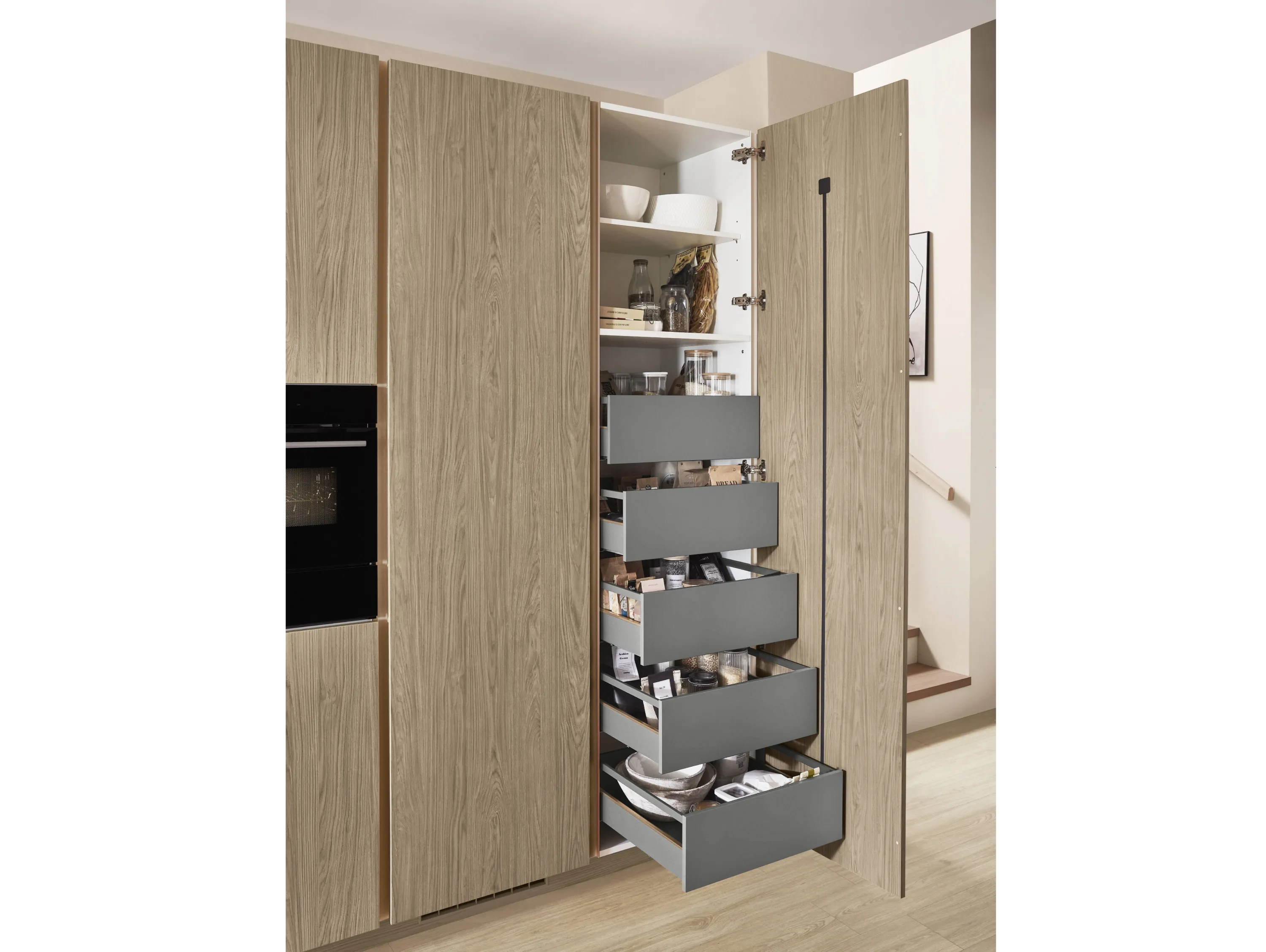 Großer Schrank mit Regal und Schubladen