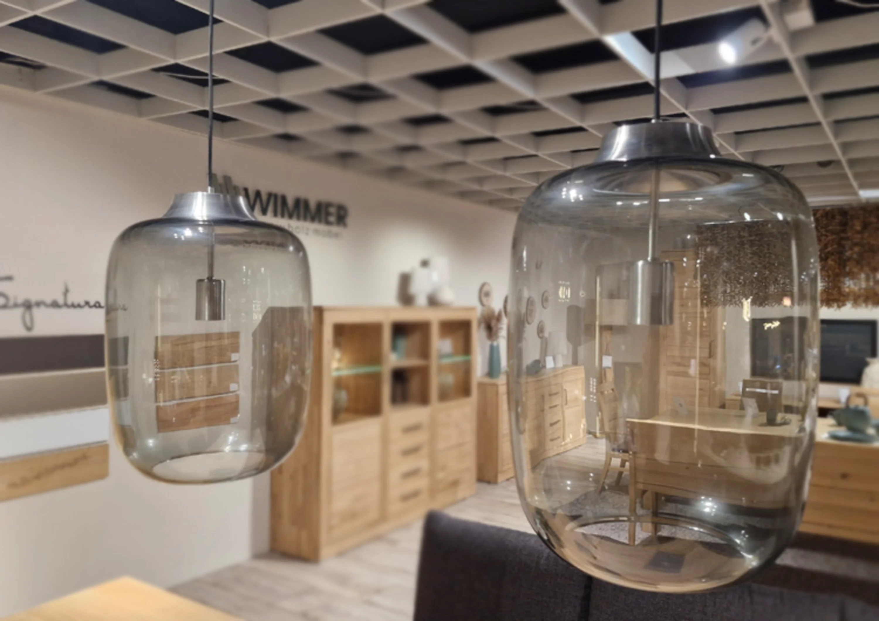 Große Hängeleuchten aus Glas