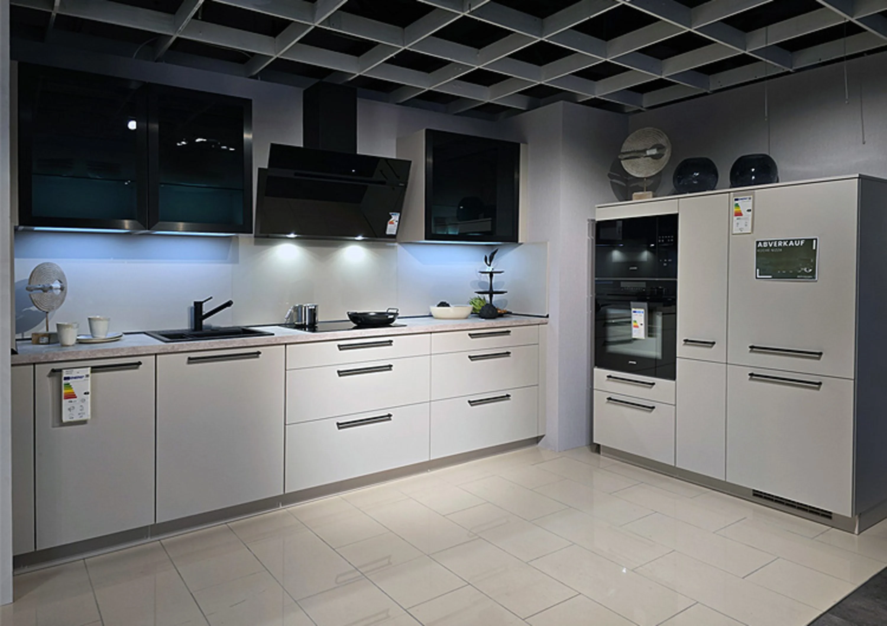 Abverkaufsküche aus der Ausstellung - 2 Zeilen in Hellgrau