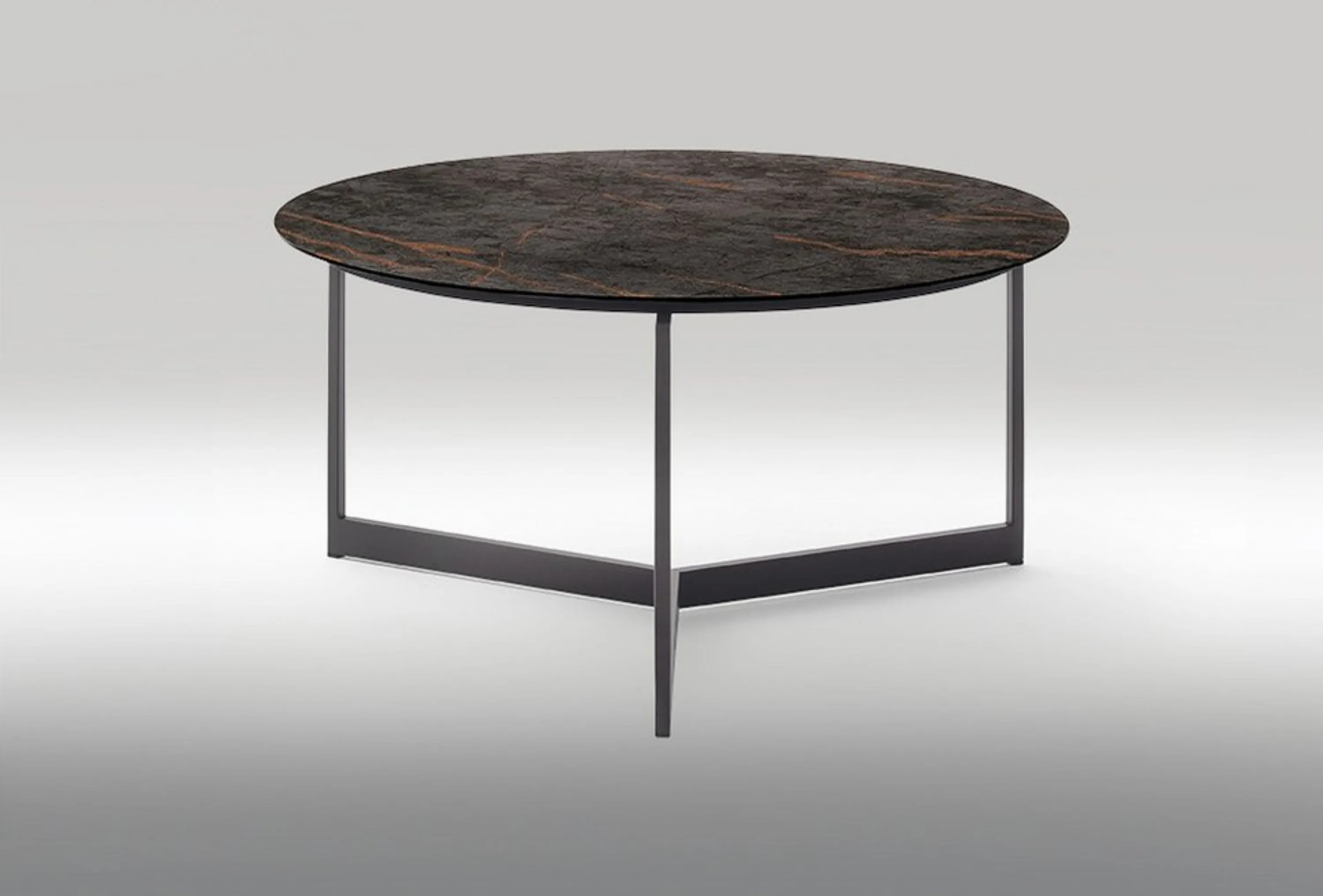 Runder Marmor Couchtisch mit Metallbeinen