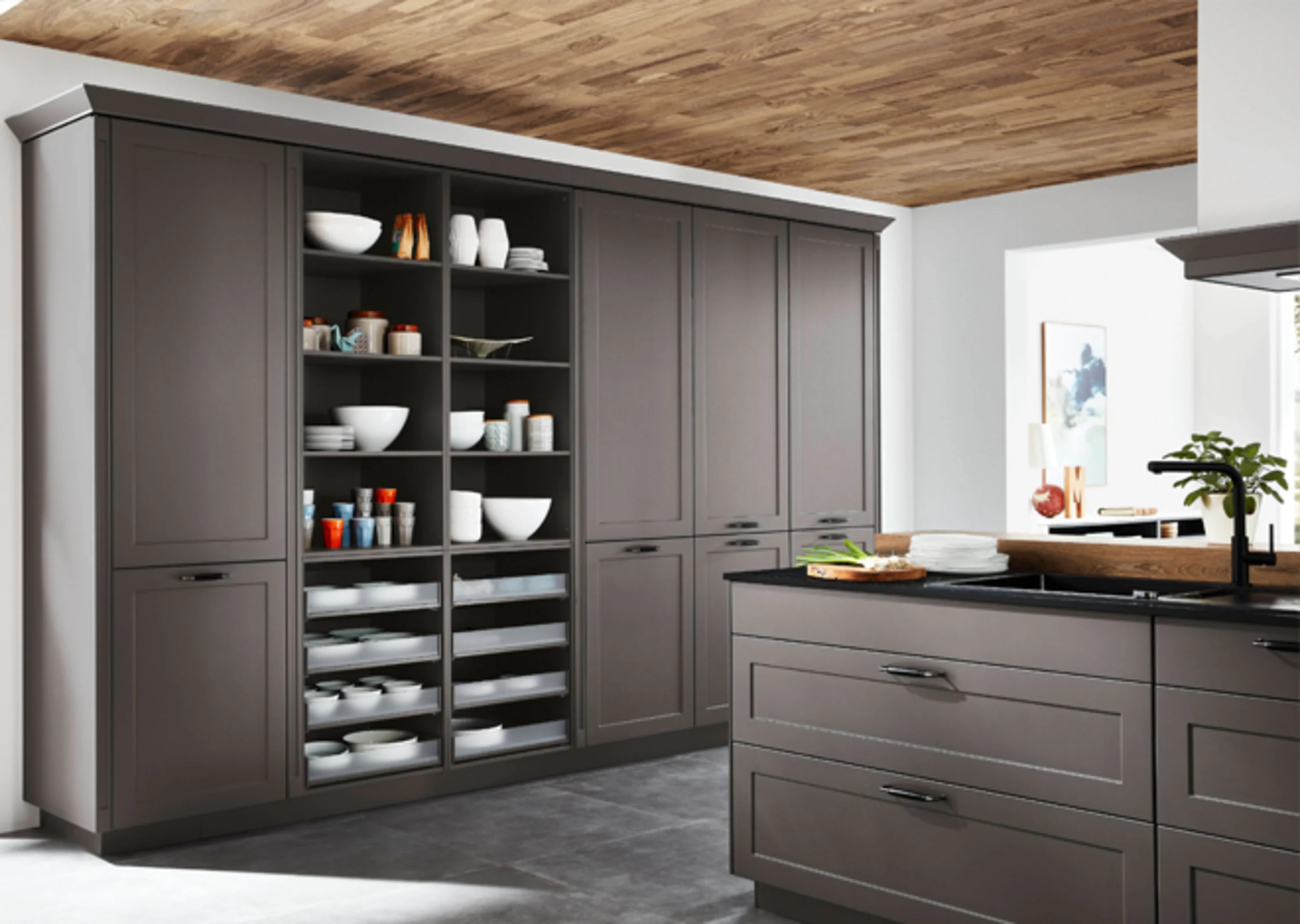 Küche mit einer Holzdecke und einer Holzdecke