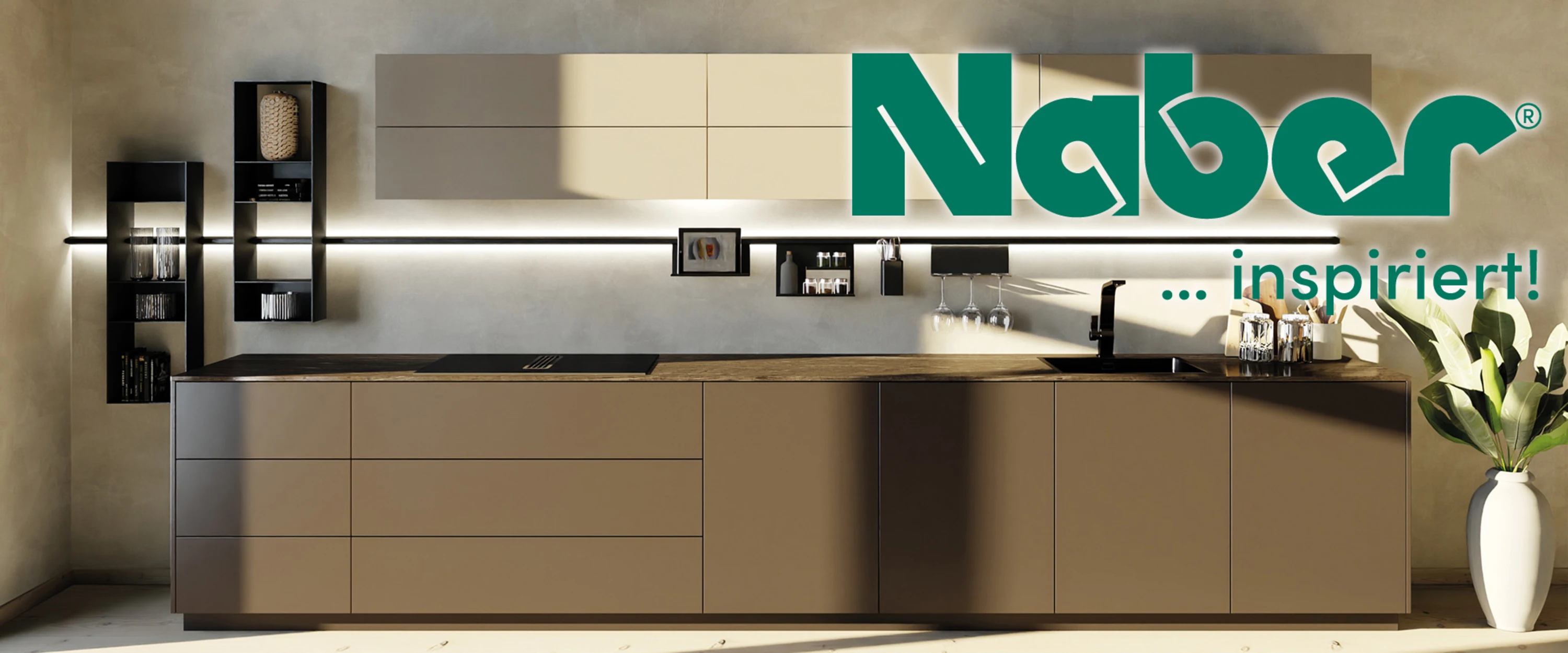 Küche mit einer Pflanze in der Mitte