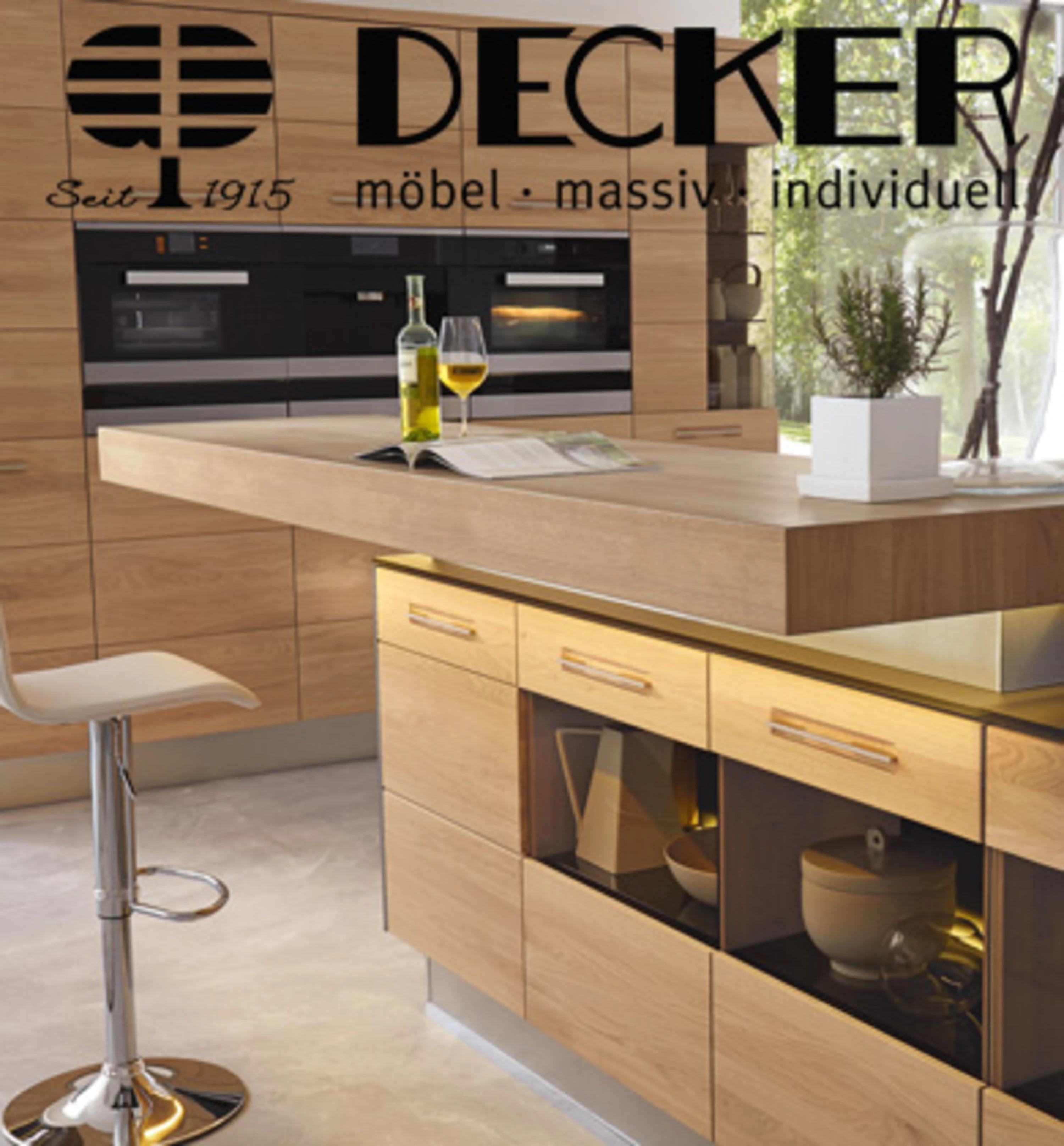 Küche mit Bar und Barhocker